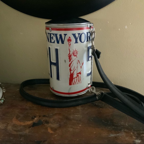 Very unique New York City license plate crossbody - Picture 2 of 8